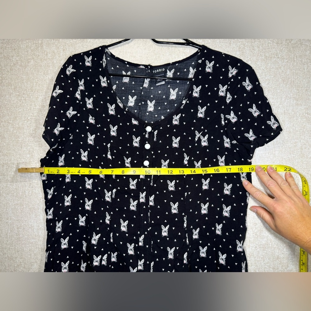 Torrid Black And White Bunny Head Polka Dot Tunic Top Retro Style Size 2/2X - Picture 7 of 12